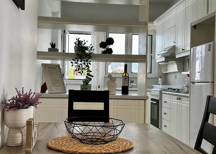 Center, Cozy With A Stunning View - No 2 *