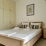 Center, Cozy With A Stunning View - No 2 Апартаменти